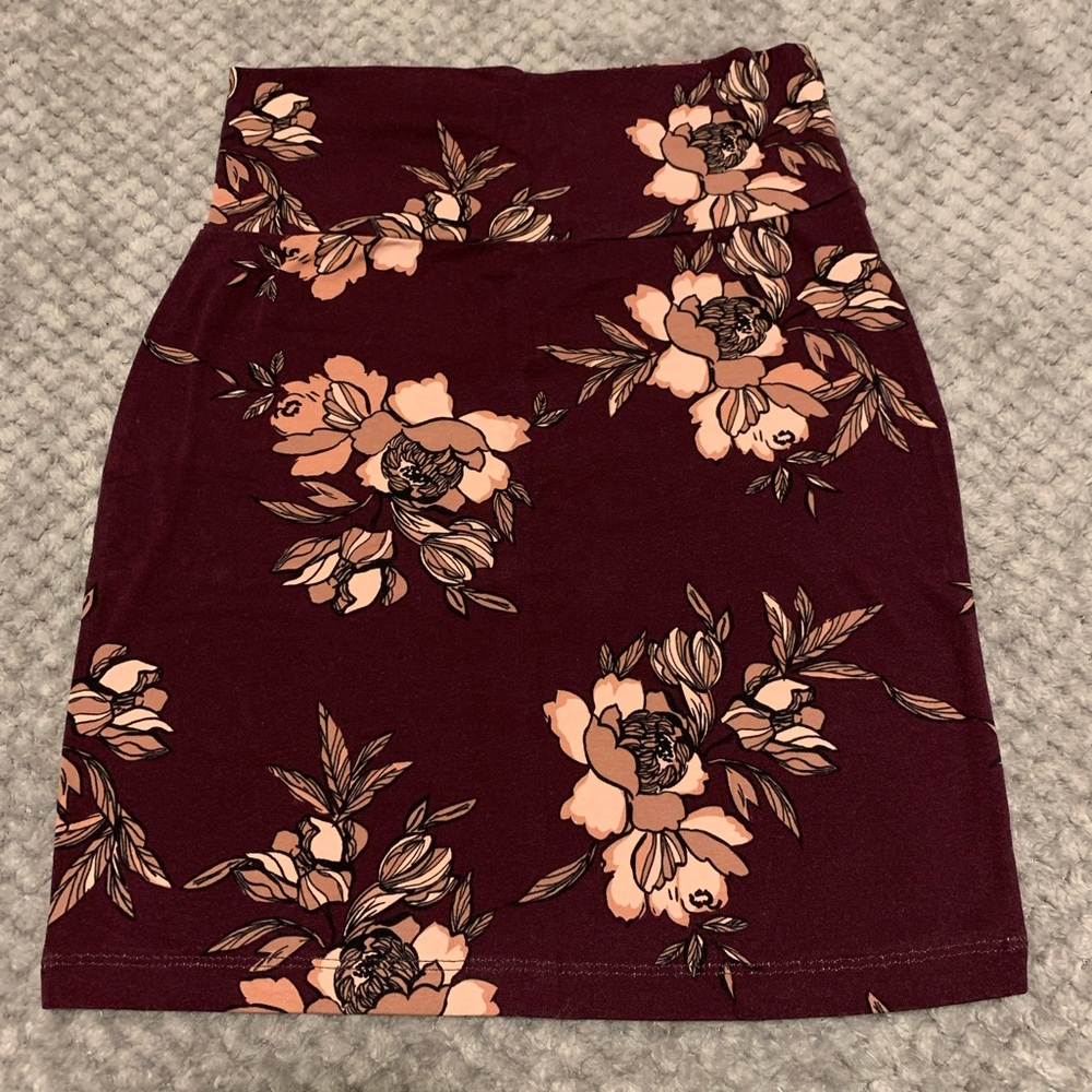 Flower patterned burgundy skirt - Charlotte Rouse